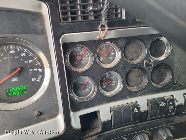 image for item EB9754 2007 Kenworth T600  dump truck