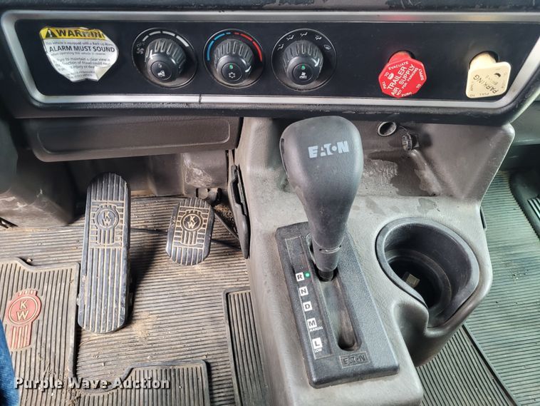 image for item EB9754 2007 Kenworth T600  dump truck