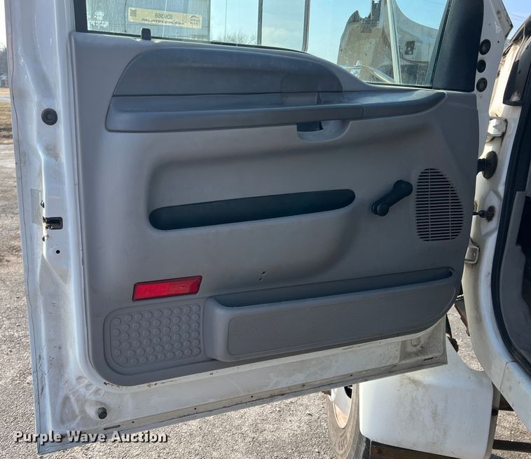 image for item ID9368 2000 Ford F650 Super Duty  dump truck