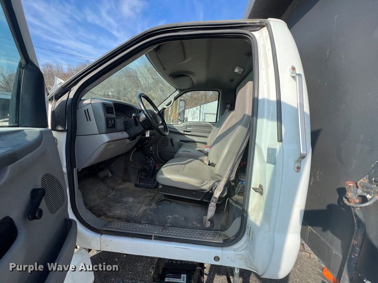 image for item ID9368 2000 Ford F650 Super Duty  dump truck