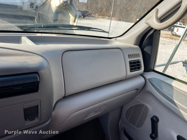 image for item ID9368 2000 Ford F650 Super Duty  dump truck