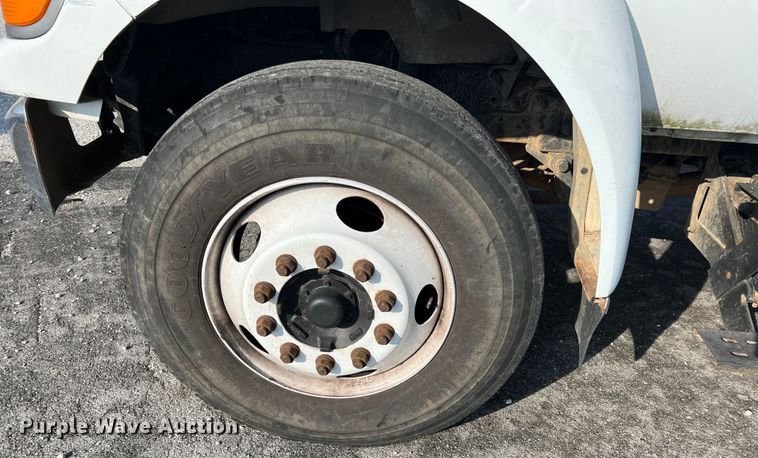 image for item ID9368 2000 Ford F650 Super Duty  dump truck