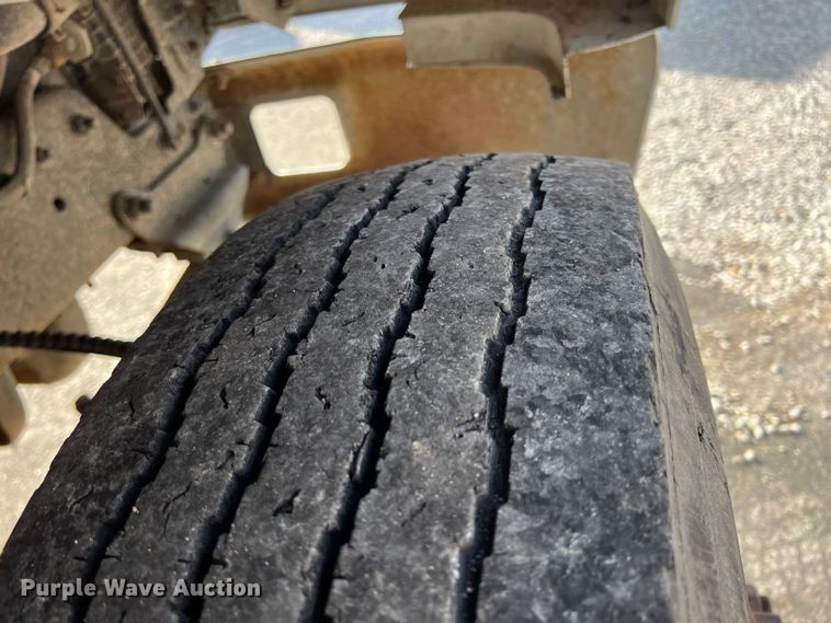 image for item ID9368 2000 Ford F650 Super Duty  dump truck