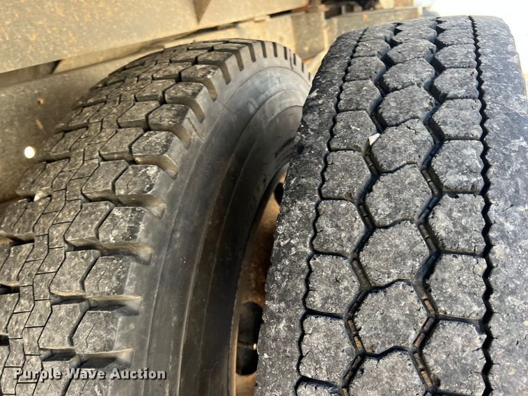 image for item ID9368 2000 Ford F650 Super Duty  dump truck