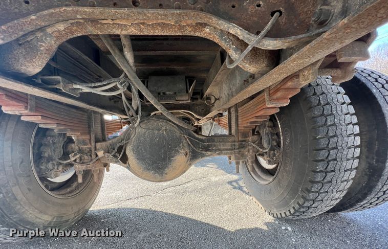 image for item ID9368 2000 Ford F650 Super Duty  dump truck