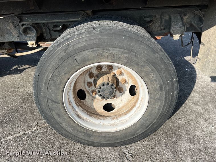 image for item ID9368 2000 Ford F650 Super Duty  dump truck