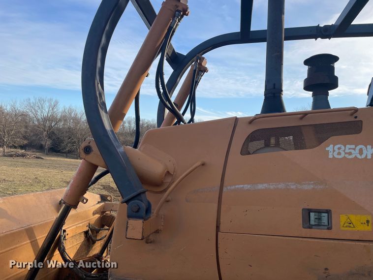 image for item JC9959 2004 Case 1850K  dozer