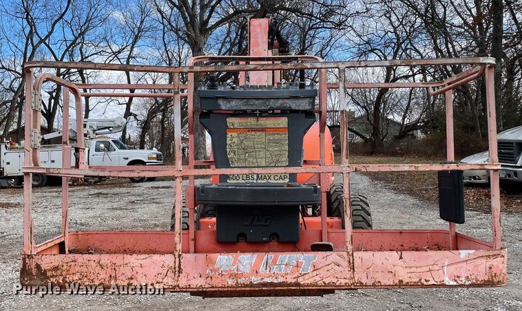 image for item JR9829 2004 JLG 600AJ  boom lift