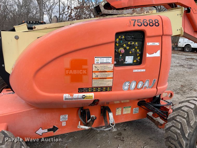 image for item JR9829 2004 JLG 600AJ  boom lift