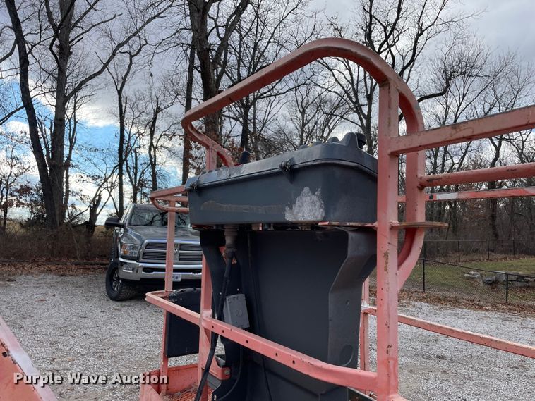 image for item JR9829 2004 JLG 600AJ  boom lift