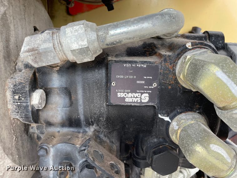 image for item JR9829 2004 JLG 600AJ  boom lift