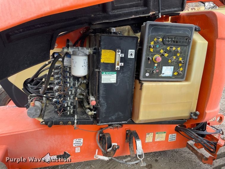 image for item JR9829 2004 JLG 600AJ  boom lift