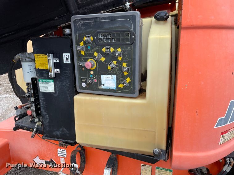 image for item JR9829 2004 JLG 600AJ  boom lift