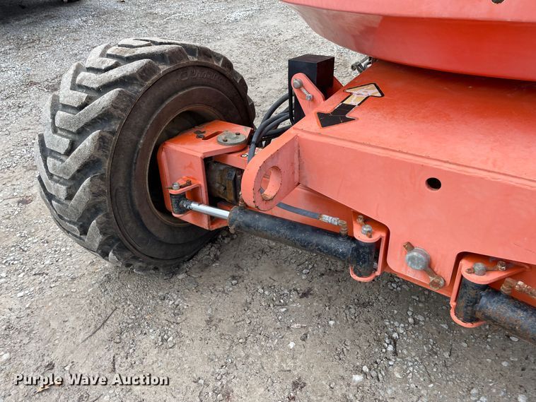 image for item JR9829 2004 JLG 600AJ  boom lift