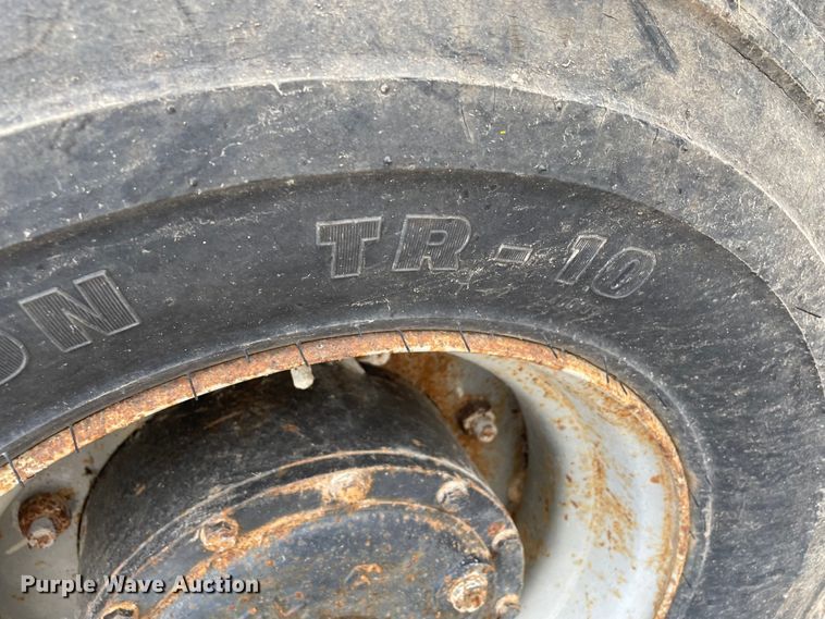 image for item JR9829 2004 JLG 600AJ  boom lift