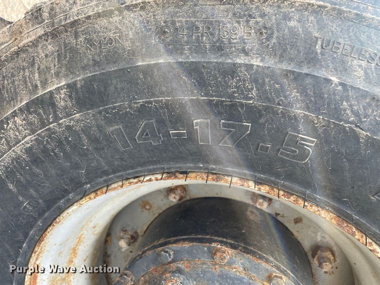 image for item JR9829 2004 JLG 600AJ  boom lift