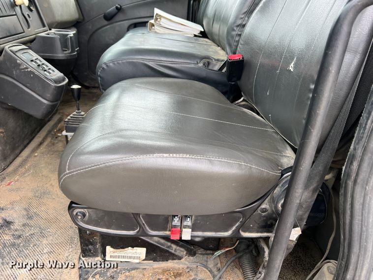 image for item JU9653 2008 International 7400  digger derrick truck