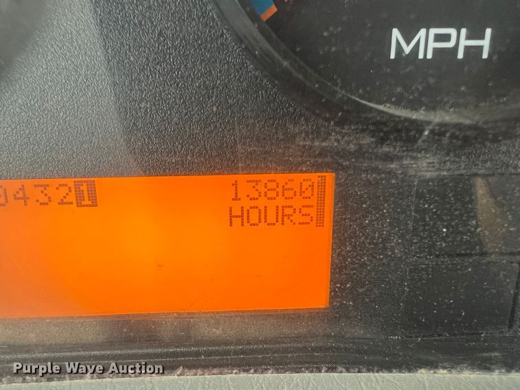 image for item JU9653 2008 International 7400  digger derrick truck