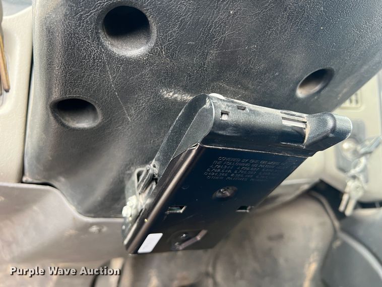 image for item JU9653 2008 International 7400  digger derrick truck