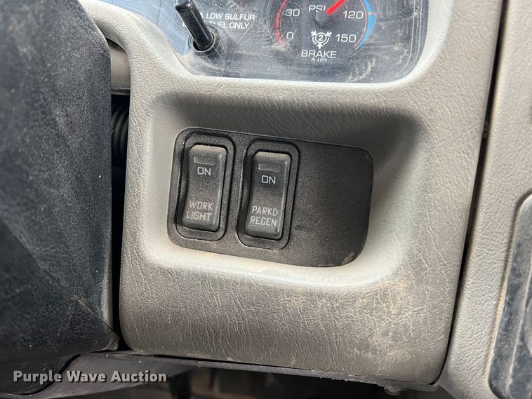 image for item JU9653 2008 International 7400  digger derrick truck