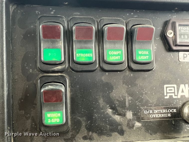 image for item JU9653 2008 International 7400  digger derrick truck