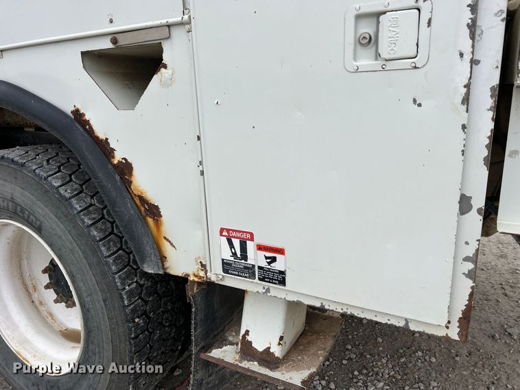 image for item JU9653 2008 International 7400  digger derrick truck