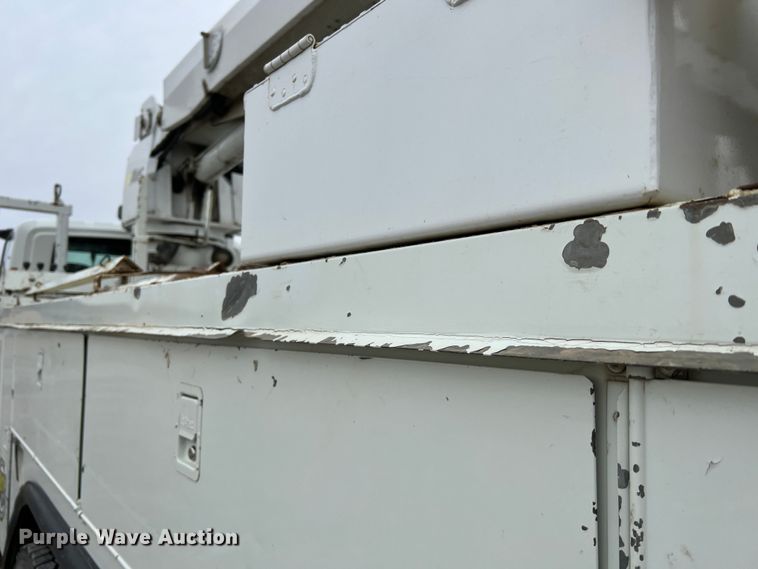 image for item JU9653 2008 International 7400  digger derrick truck