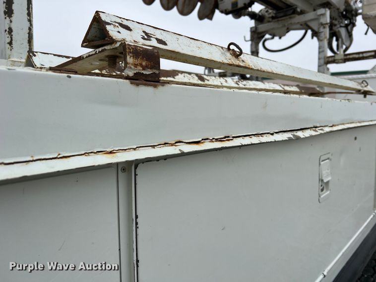 image for item JU9653 2008 International 7400  digger derrick truck