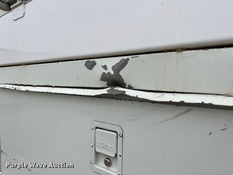 image for item JU9653 2008 International 7400  digger derrick truck