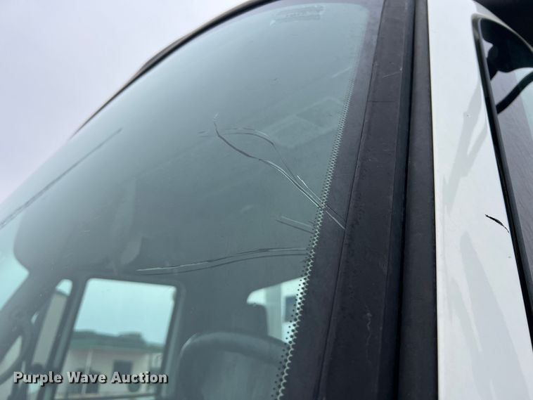 image for item JU9653 2008 International 7400  digger derrick truck