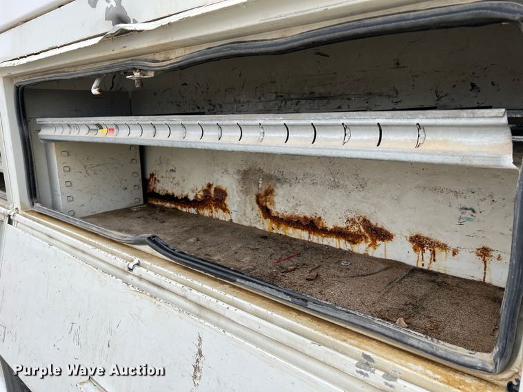 image for item JU9653 2008 International 7400  digger derrick truck