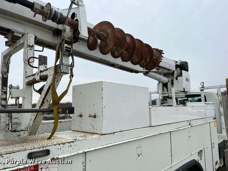 image for item JU9653 2008 International 7400  digger derrick truck