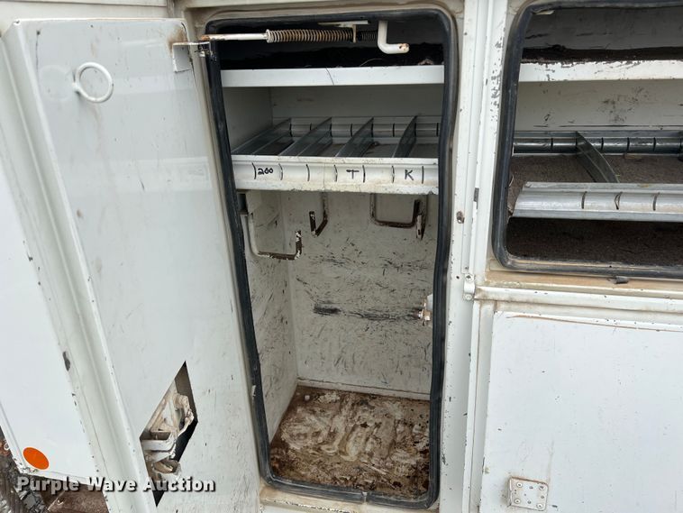 image for item JU9653 2008 International 7400  digger derrick truck