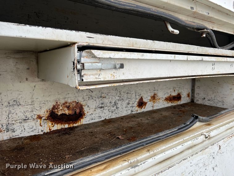 image for item JU9653 2008 International 7400  digger derrick truck