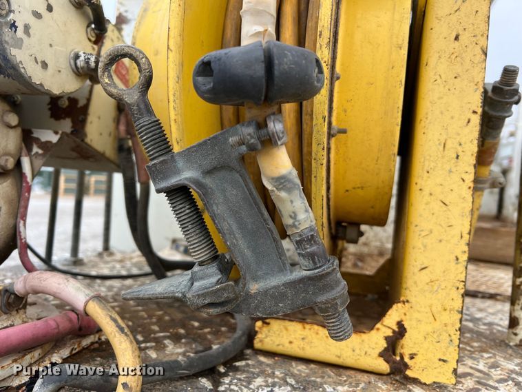 image for item JU9653 2008 International 7400  digger derrick truck