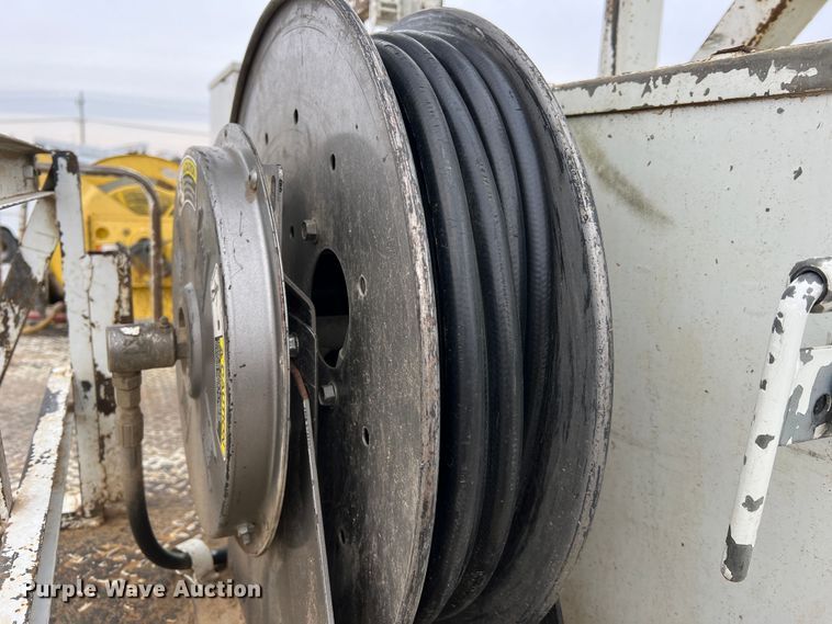 image for item JU9653 2008 International 7400  digger derrick truck