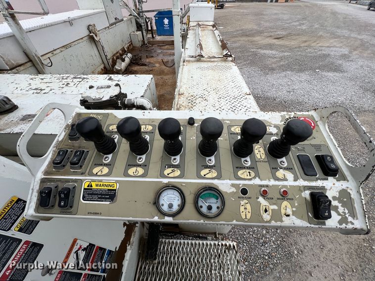 image for item JU9653 2008 International 7400  digger derrick truck