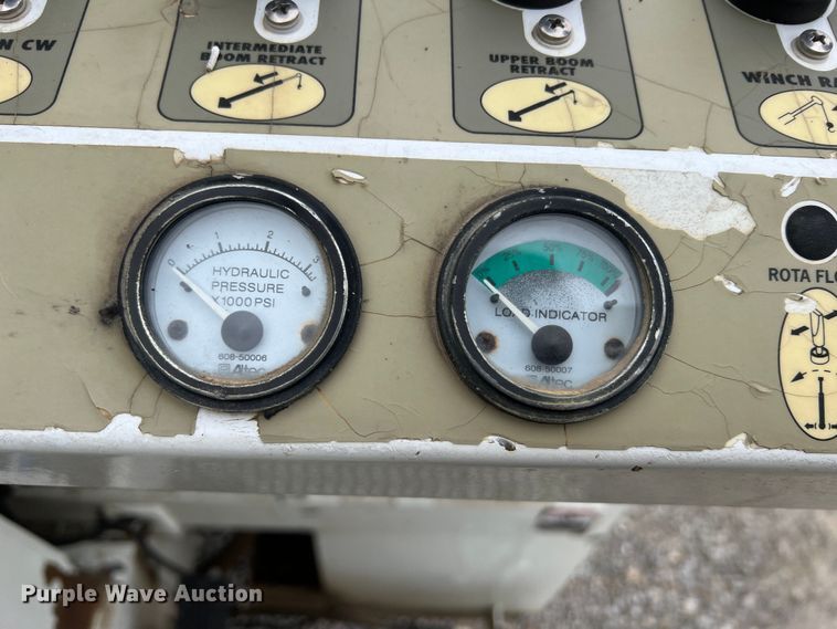 image for item JU9653 2008 International 7400  digger derrick truck