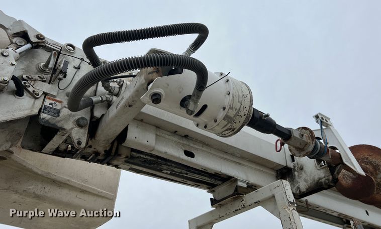 image for item JU9653 2008 International 7400  digger derrick truck