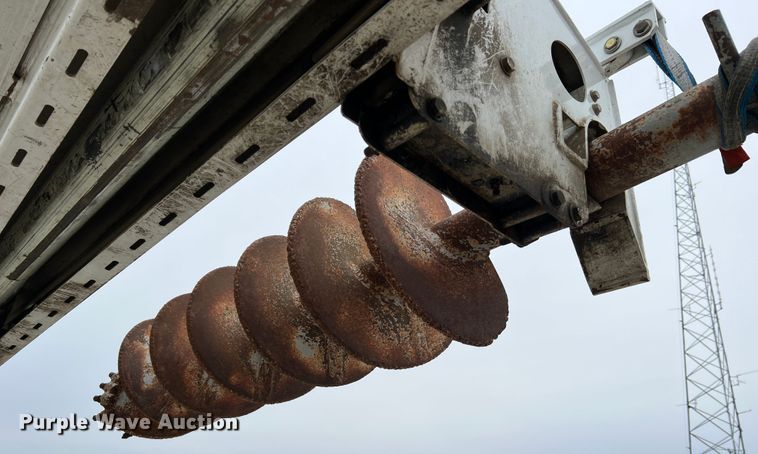 image for item JU9653 2008 International 7400  digger derrick truck