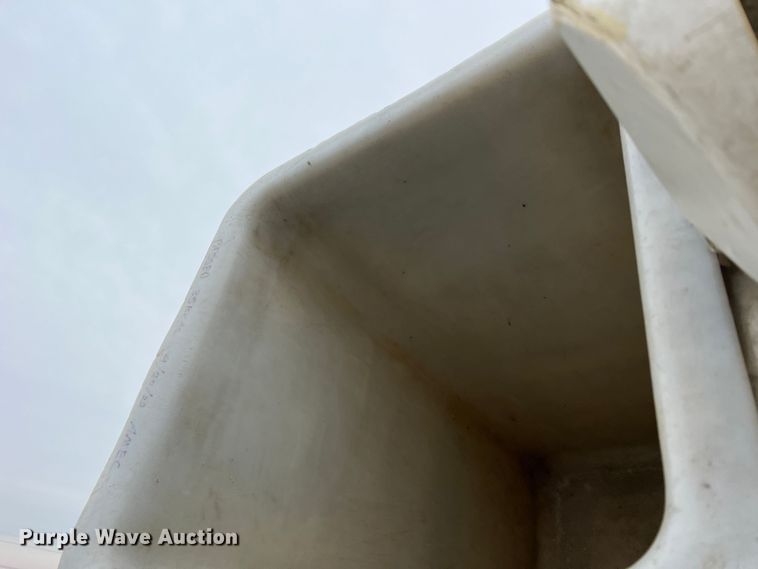 image for item JU9653 2008 International 7400  digger derrick truck