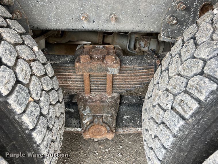 image for item JU9653 2008 International 7400  digger derrick truck