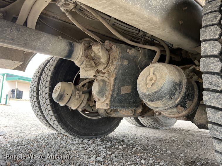 image for item JU9653 2008 International 7400  digger derrick truck