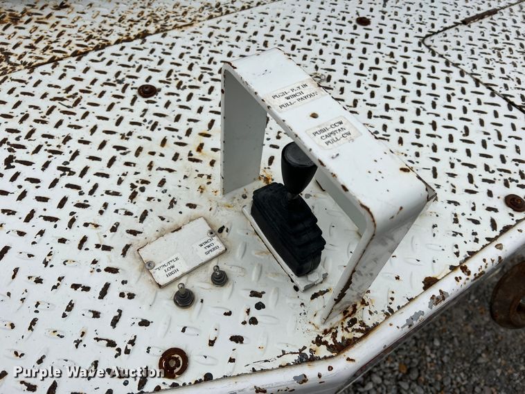 image for item JU9653 2008 International 7400  digger derrick truck