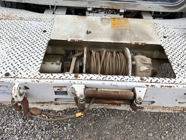 image for item JU9653 2008 International 7400  digger derrick truck