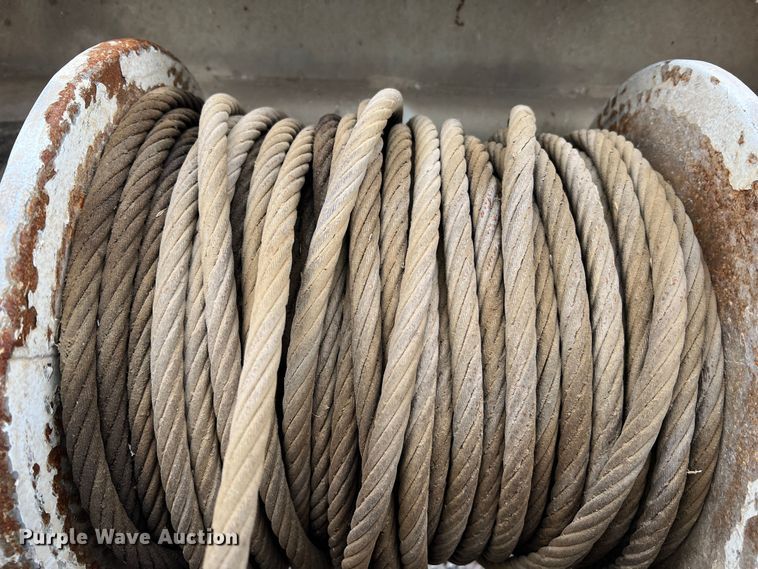 image for item JU9653 2008 International 7400  digger derrick truck