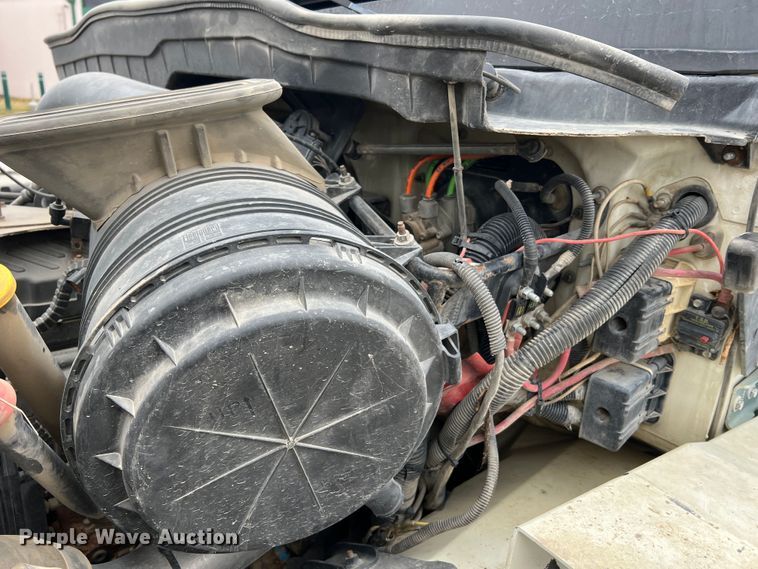 image for item JU9653 2008 International 7400  digger derrick truck