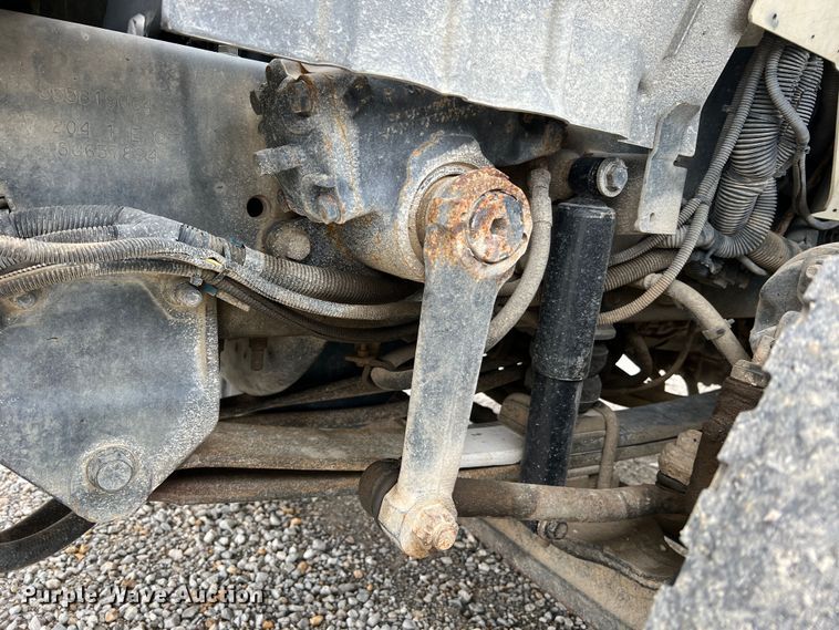 image for item JU9653 2008 International 7400  digger derrick truck