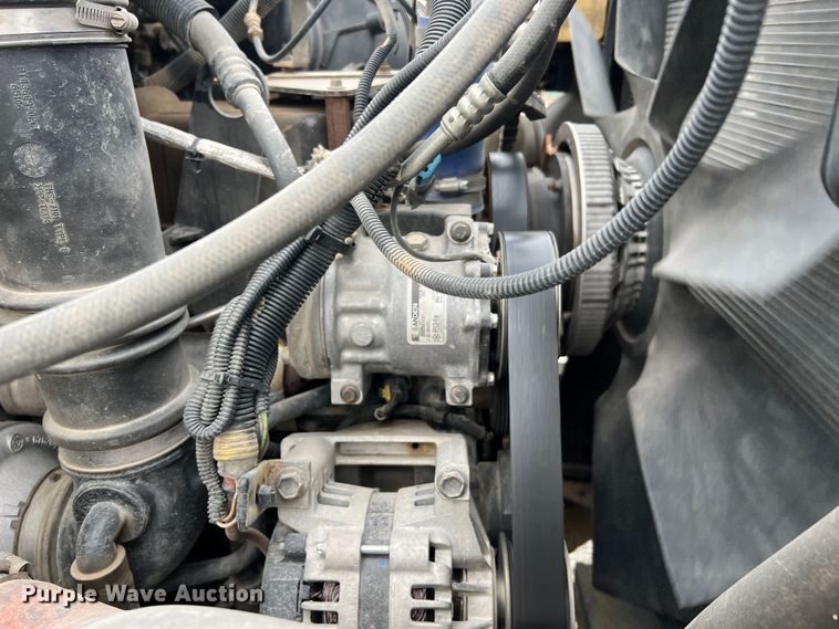 image for item JU9653 2008 International 7400  digger derrick truck