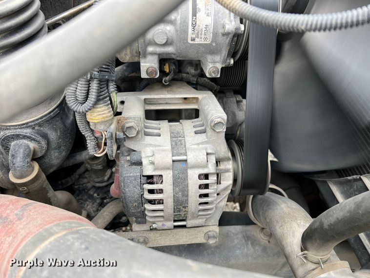 image for item JU9653 2008 International 7400  digger derrick truck